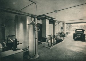 Garage eines Privathauses in Garches, in der Nähe von Paris. Architekten, Le Corbusier und Pierre Jeanneret von Unbekannt