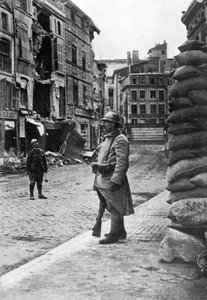 Garnison französischer Soldaten und Feuerwehrleute, Verdun, Frankreich, Erster Weltkrieg, 1916, ca. 1920 von Unbekannt