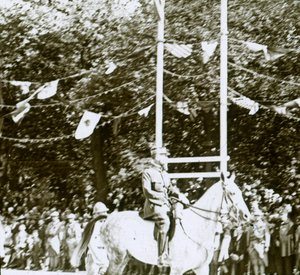 General Henri Gouraud bei einer Siegesparade, um 1918 von Unbekannt