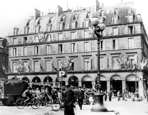 Französische Truppen von General Leclerc im Zentrum von Paris, August 1944 von Unbekannt