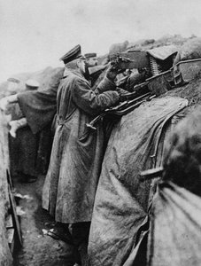 Deutsche Soldaten in einem Schützengraben, Erster Weltkrieg, 1915