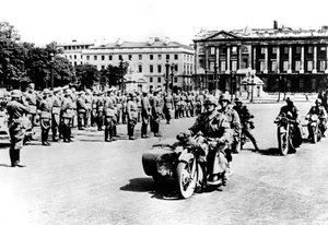 Deutsche Truppen auf der Place de l