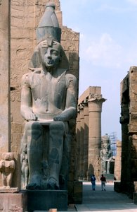 Riesige Statue von Ramses II., dritter König der 19. Dynastie, Luxor, Ägypten, ca. 1279-1213 v. Chr. von Unbekannt