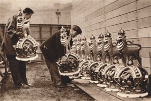 Vergoldete Kronen für die Mall, 1937 von Unbekannt