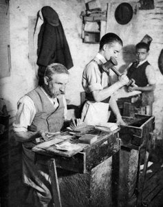 Goldschlagen in einer Londoner Werkstatt, 1926-1927