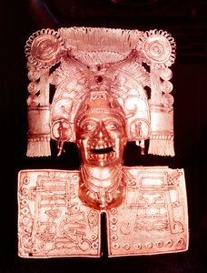 Goldanhänger, der Mitlantecuhtli, den aztekischen Gott der Toten, darstellt, 15. Jahrhundert