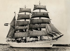 Gorch Fock zum ersten Mal unter vollen Segeln, 1933 von Unbekannt