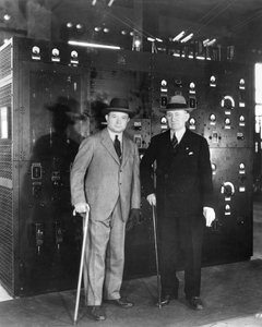 Guglielmo Marconi und David Sarnoff, 1933 von Unbekannt