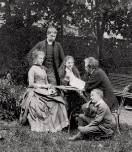 Gustave Eiffel, französischer Ingenieur, mit seiner Familie, 1882 von Unbekannt
