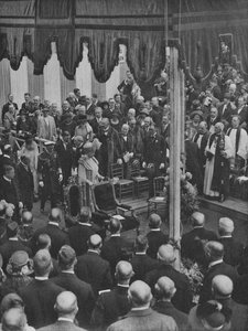 Seine Majestät der König legt den Grundstein des neuen Lloyds-Gebäudes, 23. Mai 1925, 1928 von Unbekannt