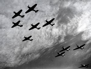 Hawker Hurricanes fliegen in Formation, Schlacht um England, Zweiter Weltkrieg, 1940