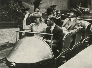 Seine Majestät und Prinzessin Mary auf der Alpenbahn, Earls Court Ausstellung, 1913, 1937