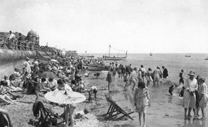Urlauber an der Strandpromenade von Bognor Regis, West Sussex, ca. 1900-1920