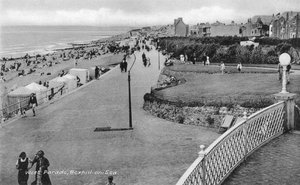 Urlauber auf der West Parade, Bexhill-on-Sea, East Sussex, ca. 1900er-1920er von Unbekannt