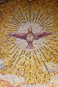 Heiliger Geist Symbolmosaik in der Sacro Cuore di Gesu Kirche, Gallipoli, Italien