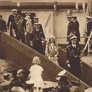 Wieder zu Hause - Der Herzog und die Herzogin landen am 27. Juni 1927 in Portsmouth, 1937 von Unbekannt