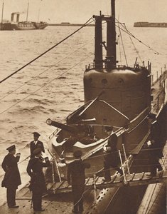 Besuch der Heimatflotte - König Edward besteigt das U-Boot Narwhal, 1936-1937 von Unbekannt