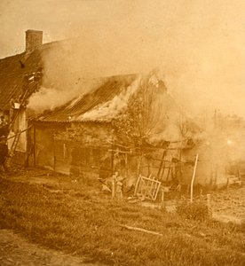 Haus von einer Granate getroffen, ca. 1914-1918