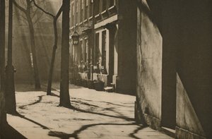 Im Wardrobe Court, erbaut auf dem Gelände eines königlichen Museums, ca. 1935 von Unbekannt