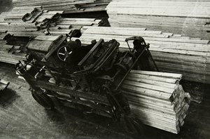 In einer Holzfabrik, Russland, 1950er Jahre