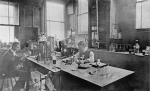 Industrielabor bei Thomas Firth & Sons Norfolk Works, Sheffield, ca. 1900