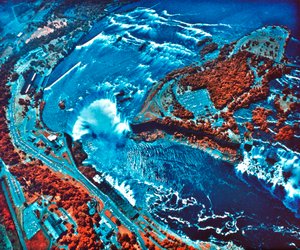 Infrarotfotografie der Niagarafälle, aufgenommen vom NASA Earth Survey 2 Flugzeug von Unbekannt