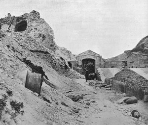 Im Inneren der zerstörten Festung von Sedd el Bahr, 1915