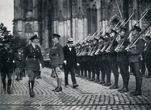 Truppeninspektion am Fuße des Kölner Doms von Unbekannt
