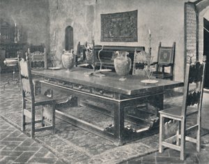 Innenraum, Palazzo Davanzati - Mit Tisch aus dem 15. Jahrhundert aus dem Bezirk Parma oder Modena, 1928 von Unbekannt