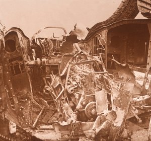 Inneres eines aufgerissenen Panzers, ca. 1914-1918
