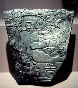 Jadeplakette mit einem sitzenden Maya-König