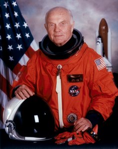 John H. Glenn, amerikanischer Astronaut, Mai 1998 von Unbekannt