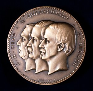 John Russell Hind, Hermann Goldschmidt und Robert Luther, Astronomen, ca. 1900 von Unbekannt