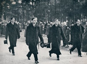 König Edward VIII. und seine drei Brüder folgen dem Geschütz, 1936
