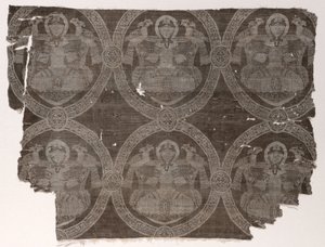Lampas-Fragment mit sitzendem Prinzen, der Falken in kufischen Medaillons hält, 1654-1955