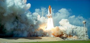 Start des Space Shuttle Challenger vom Kennedy Space Center, Florida, USA, 1985
