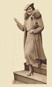 Verlassen von Nr. 3 Belgrave Square zur Taufe von Prinzessin Alexandra, 9. Februar 1937