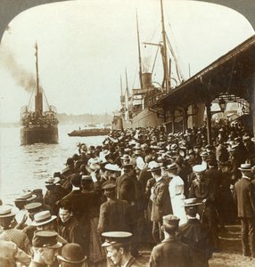 Abschied vom alten Zuhause und Freunden - winkende Auswanderer nach Amerika, Christiania, Norwegen, um 1905