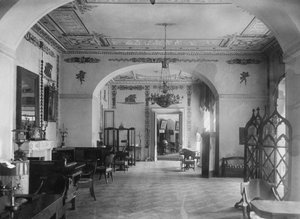 Wohnzimmer im Herrenhaus Maryino, frühe 1920er Jahre von Unbekannt