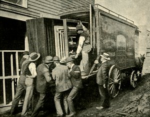 Kamera auf einen Wagen laden für den Transport, 1901 von Unbekannt