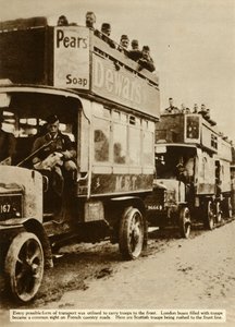 Londoner Busse bringen schottische Truppen an die Front, Erster Weltkrieg, 1914, 1935 von Unbekannt