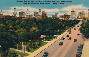 Blick nach Osten auf die Lafayette Street, Tampa University und Skyline, Tampa, Florida, um 1940er Jahre von Unbekannt