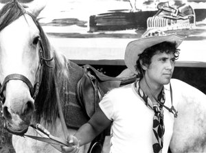 Lucio Battisti mit einem Pferd