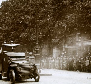 Maschinengewehr montiert in gepanzertem Fahrzeug, Siegesparade, ca. 1918 von Unbekannt