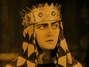 Margarete Schön als Kriemhild im Film Die Nibelungen: Kriemhilds Rache von Fritz Lang, 1924 von Unbekannt