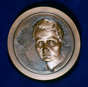 Medaille zur Erinnerung an Marie Sklodowska Curie, polnisch-französische Physikerin, 1967 von Unbekannt