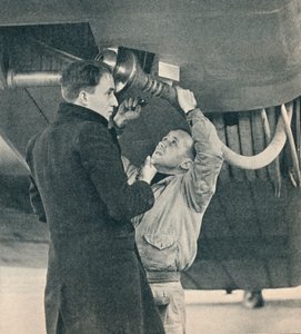 Methode zur Betankung von Flugzeugen, entwickelt von Sir Alan Cobham, ca. 1936-1937 von Unbekannt