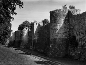 Militärarchitektur: die Mauern der mittelalterlichen Stadt Provins (Seine und Marne) erbaut zwischen dem 11. und 13. Jahrhundert. von Unbekannt