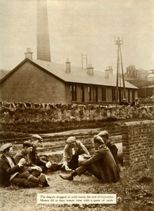 Bergleute spielen Karten während des Generalstreiks, Großbritannien, 1926 von Unbekannt