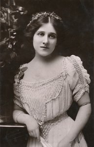 Miss Edna May, 1878-1948, um 1930 von Unbekannt
